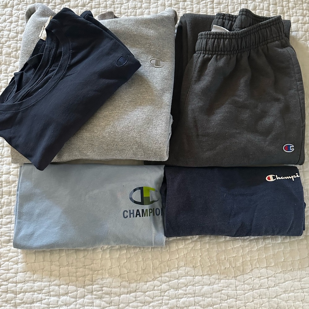 Lots of Men’s Champion Clothes SzLarge
